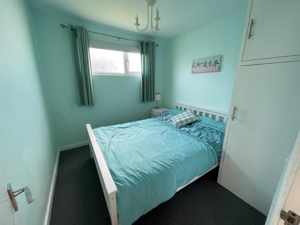 Lot: 137 - THREE-BEDROOM CHALET -
